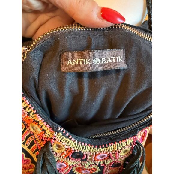 👜 Vintage Antik Batik Embroidered Tassel Hobo Bag MSRP $275 - Picture 3 of 4
